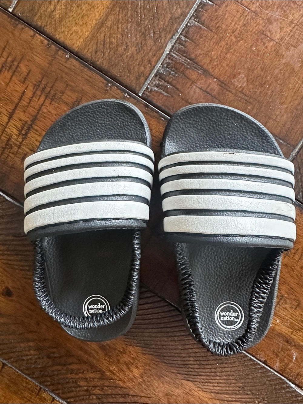 4 Pairs of Kids Summer Shoes ☀️🩴 - Picture 6 of 9